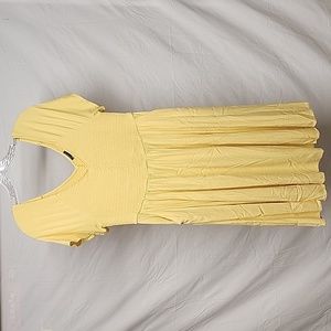 Torrid V-Neck and Back, Elastic Top, Yellow Flowing Dress with Pockets. Size 1